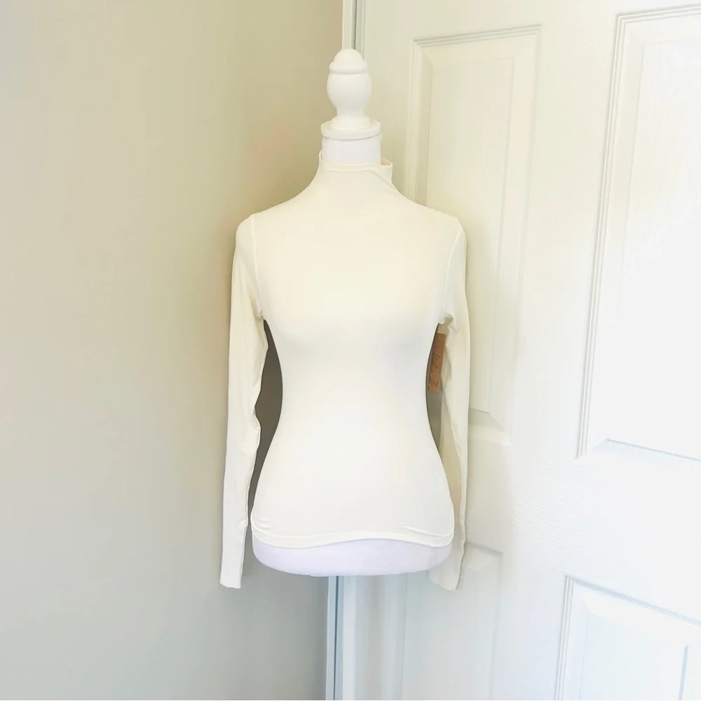 NWT Skims Soft Smoothing Turtleneck - Picture 2 of 4